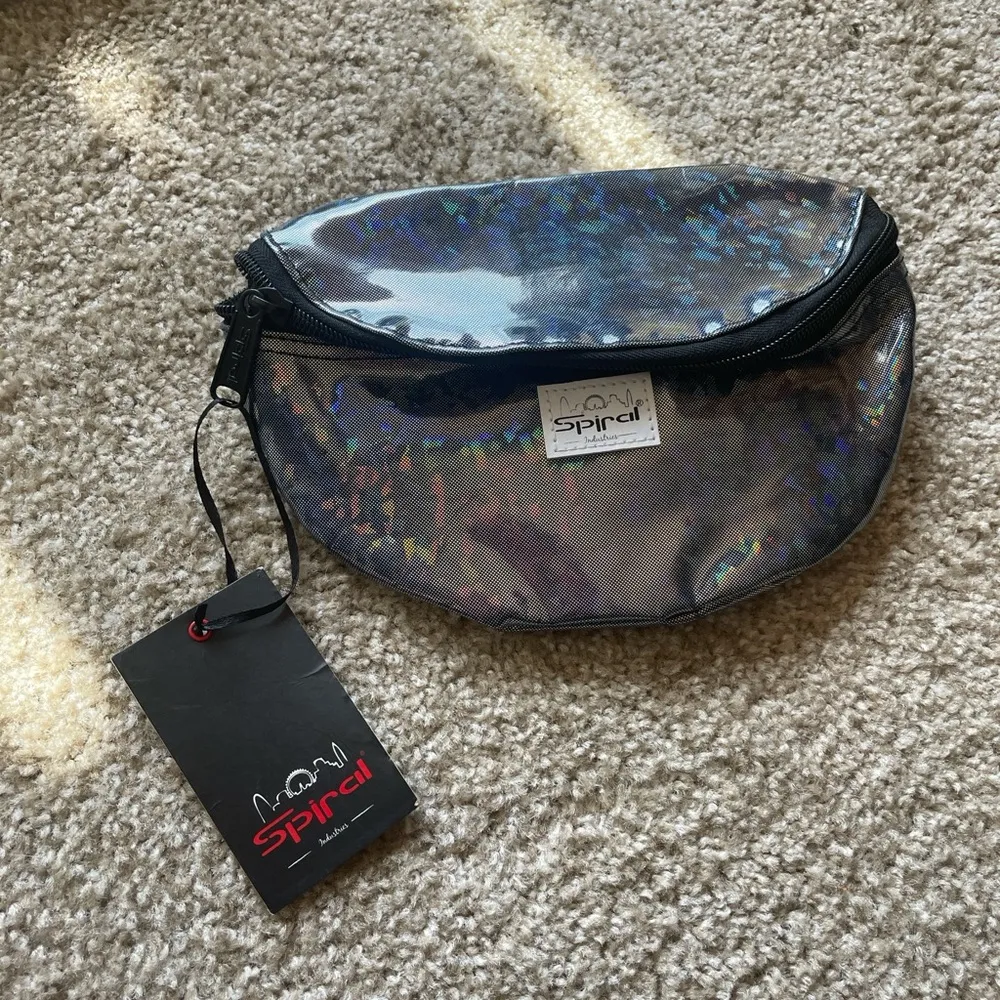 Pair of NEW iHeartRaves Fanny Packs - Image 9