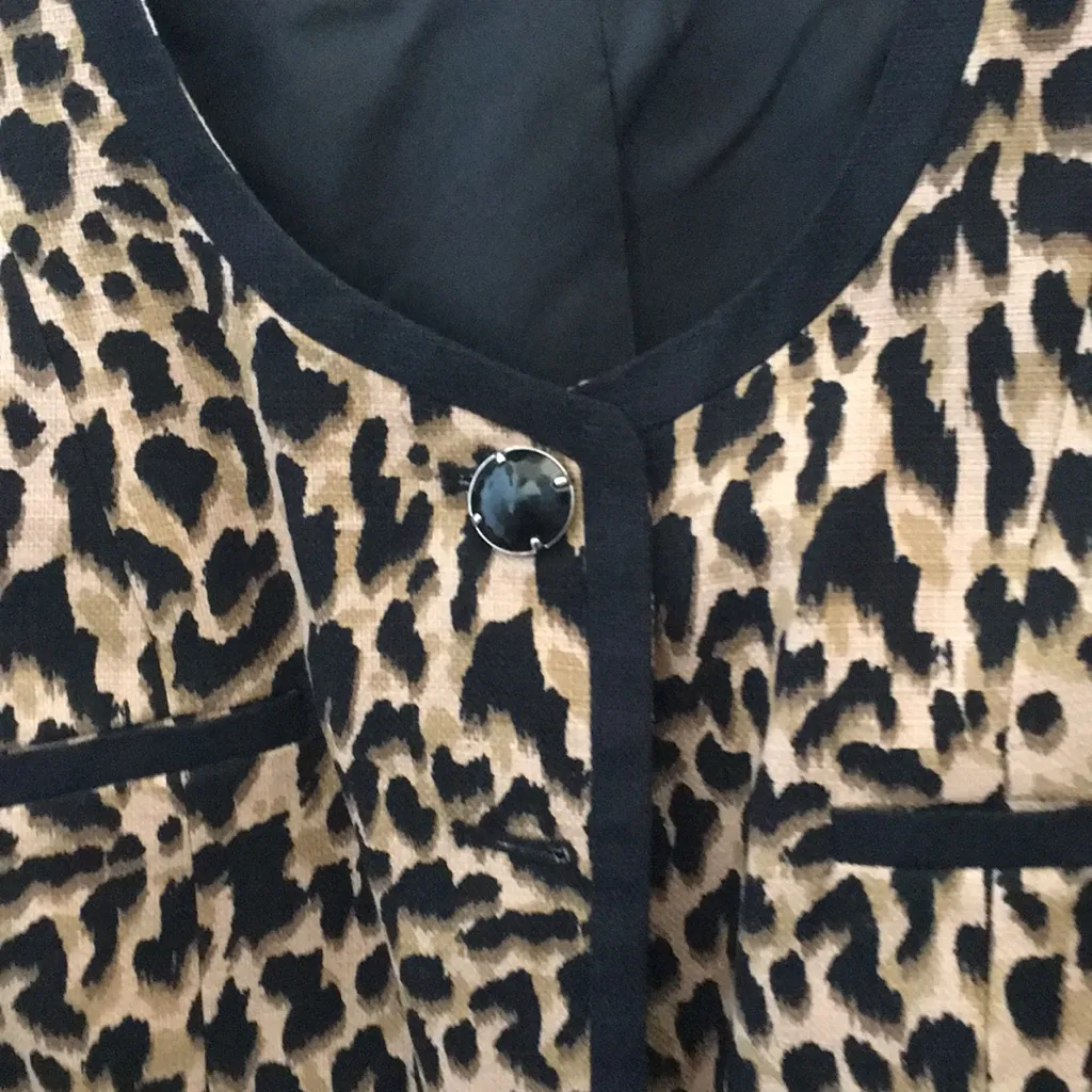 East 5th FINAL MARKDOWN Ladies  jacket xl - Image 3