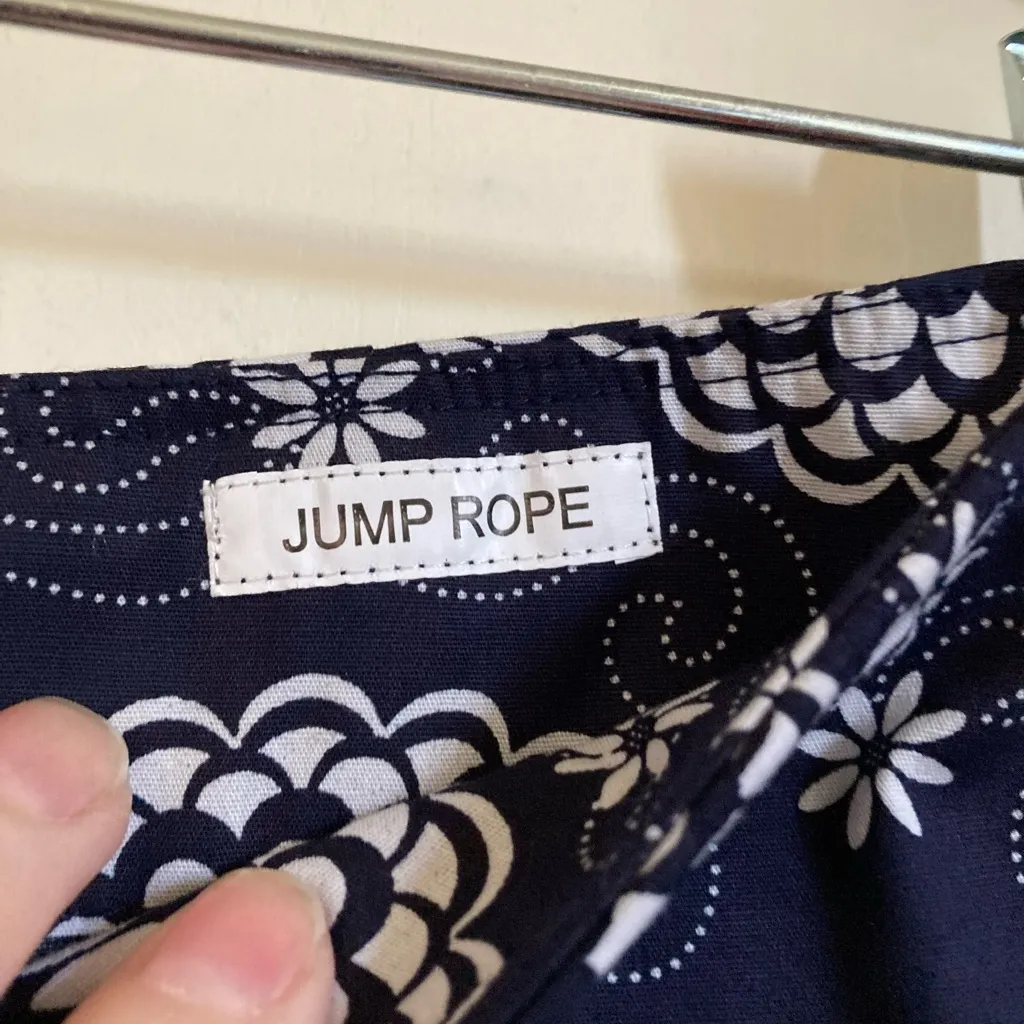 🌞NWOT Golftini Blue & White Circular Floral Print Jump Rope Golf Skorts A Size undefined - Image 4