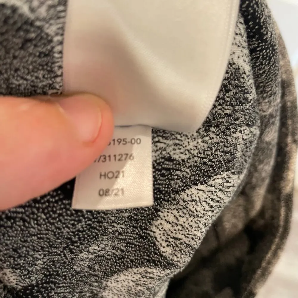 Athleta Elation Textured Tights in a Chakra Floral Black/Seasalt pattern. Sz sm - Image 14