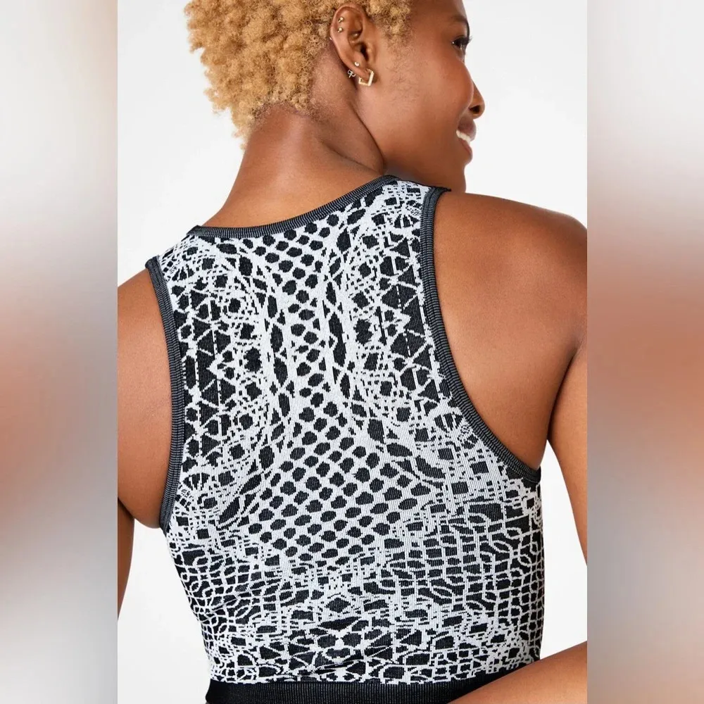 Fabletics Veranda Seamless Cropped Tank in Black/Grey Size Size M - Image 2