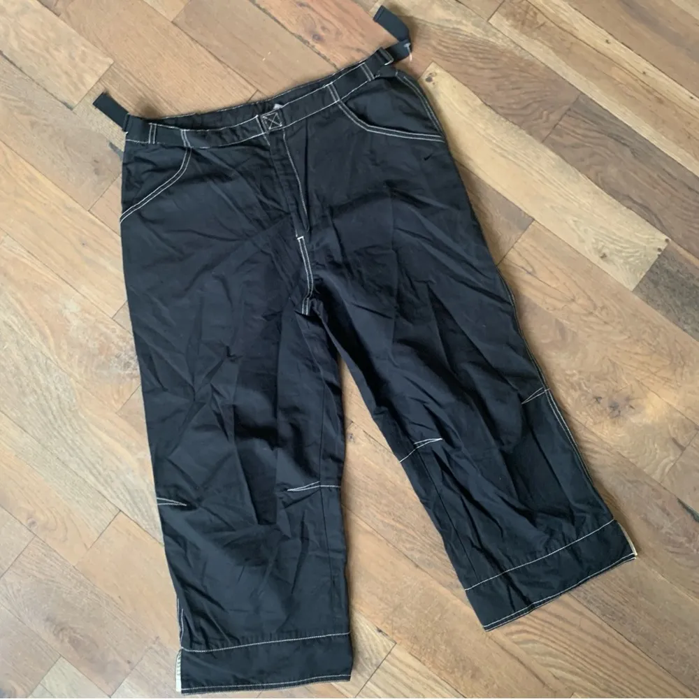 Nike Athletic Black Capri Cropped pants Size Medium - Image 2