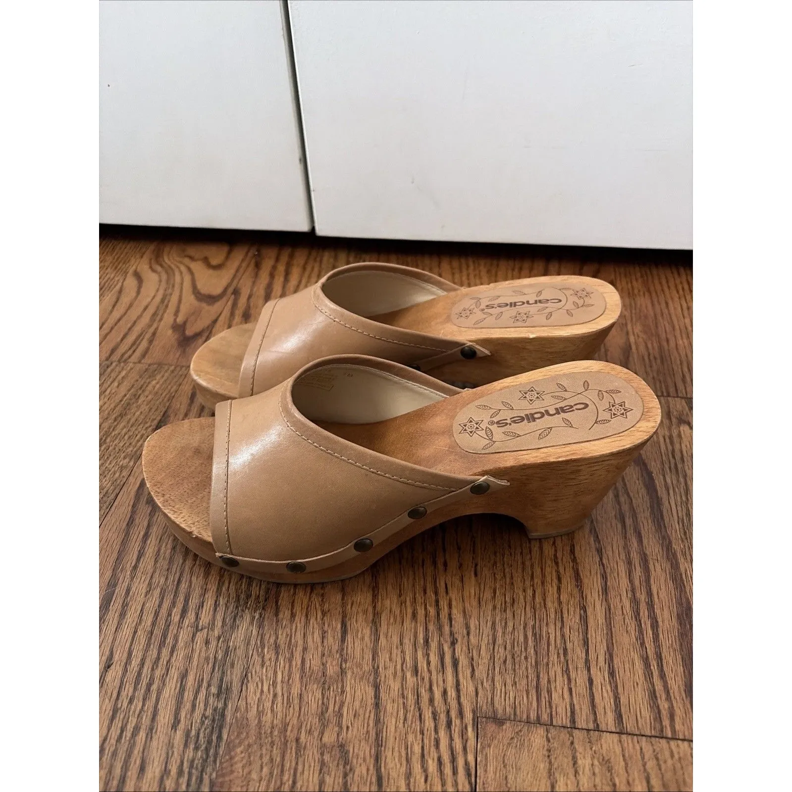 Candies Wooden and Leather  Sandals Brown Women’s Size 9 - Image 3