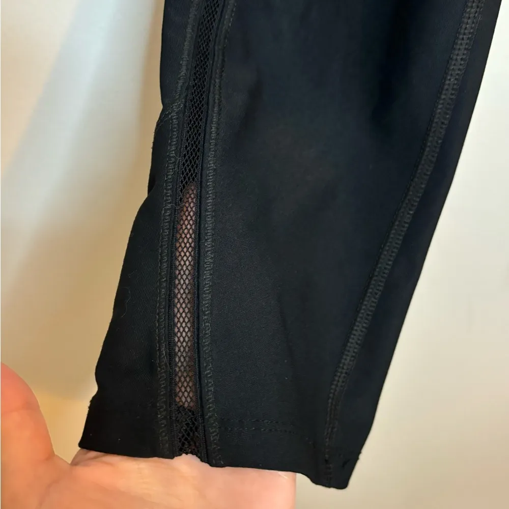 Apana Black Workout Yoga Capri Leggings Size Small - Image 4