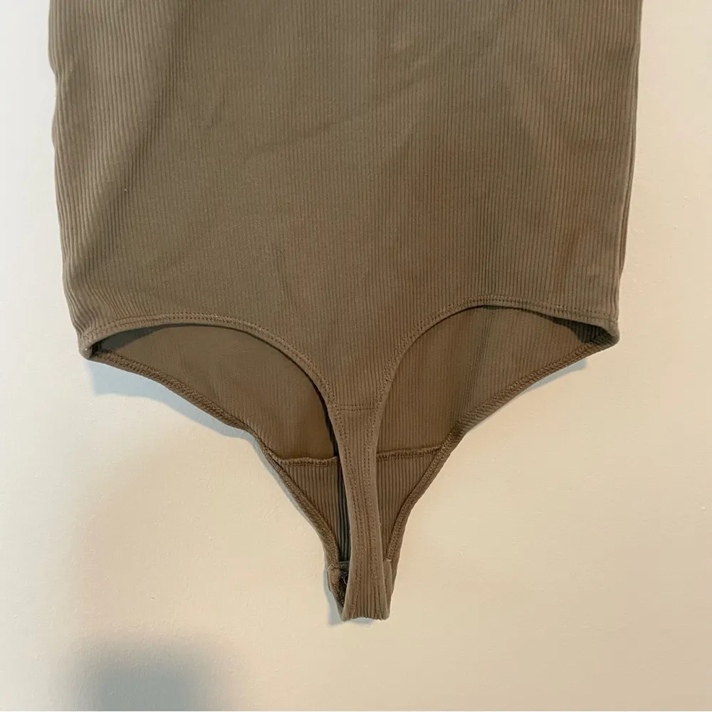 Abercrombie Seamless Rib Fabric Scoopneck Bodysuit Green Small - Image 10