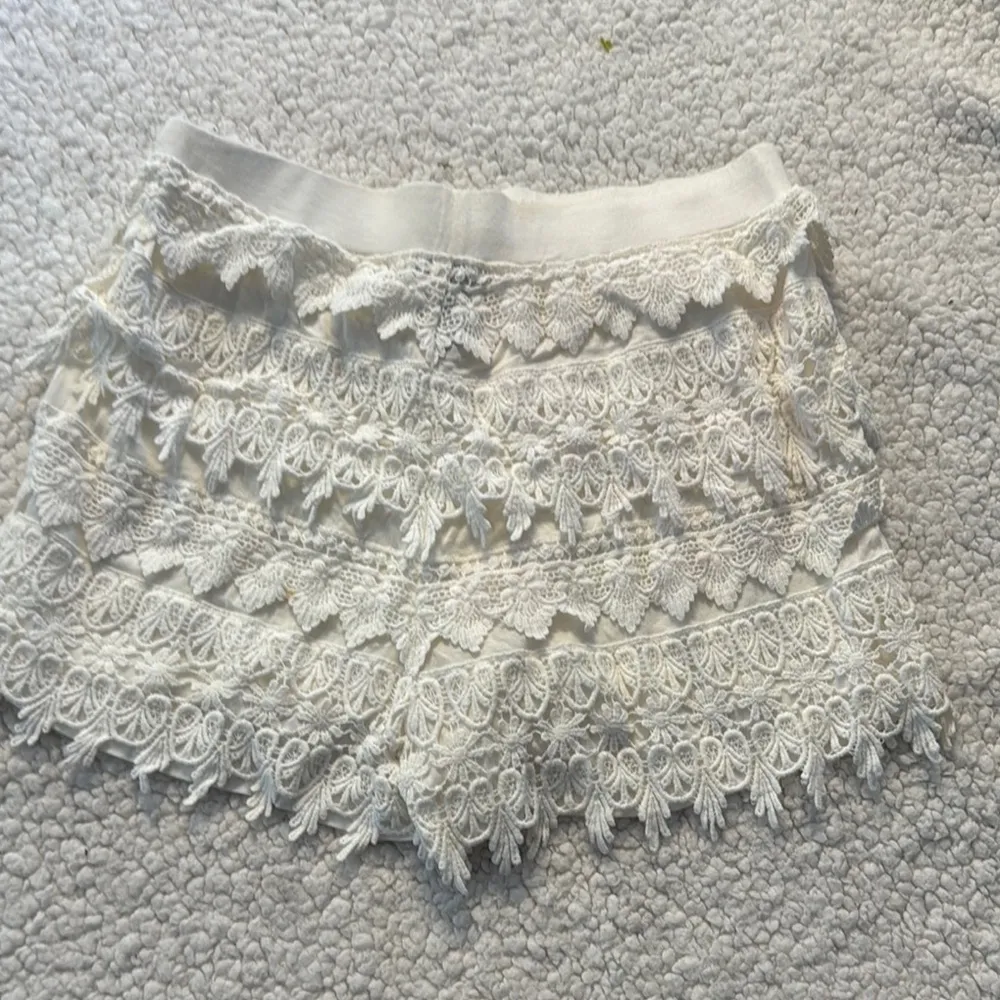 Express Cream High Waist Ruffled Shorts - Image 3