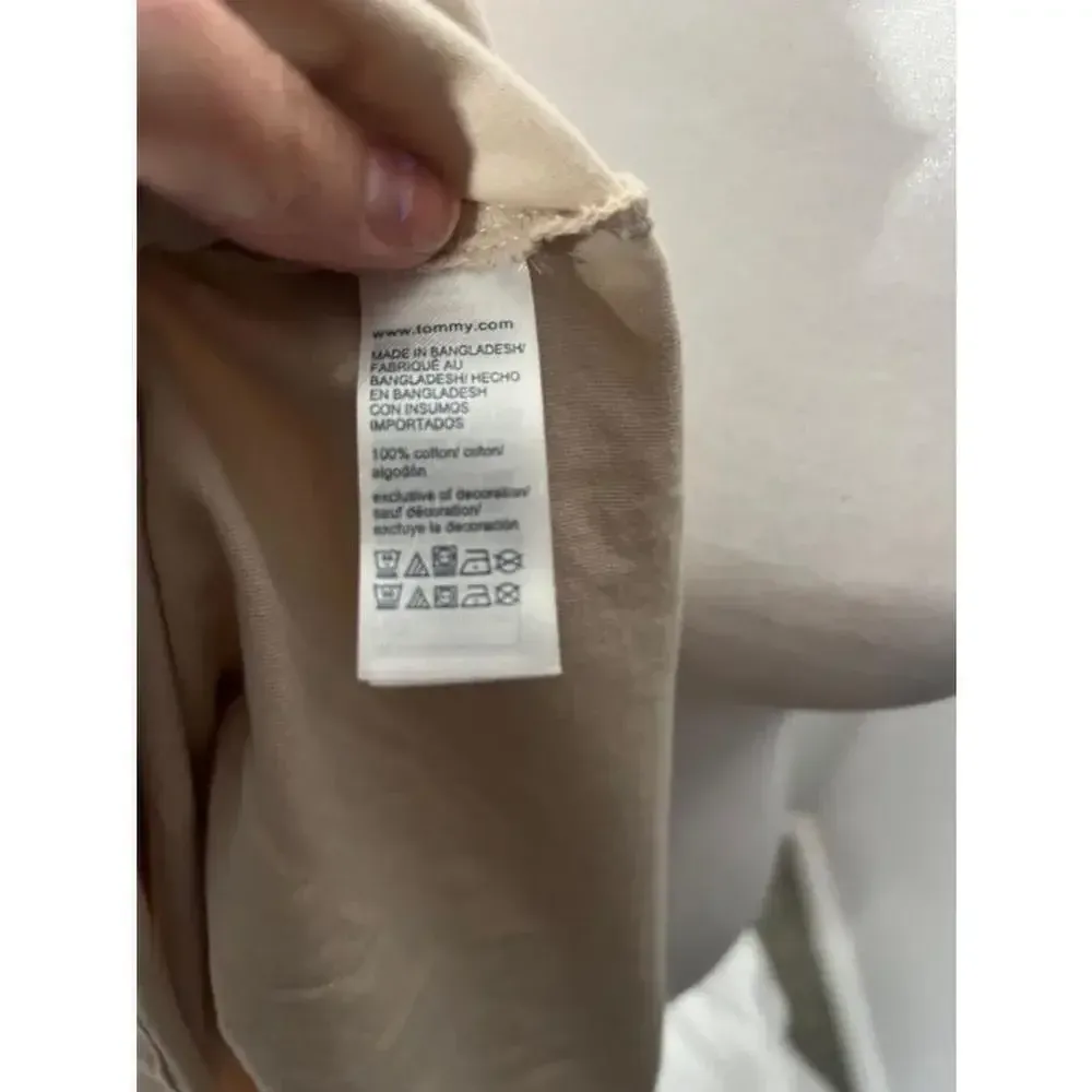 Tommy Jeans badge Beige Long‎ Sleeve Cropped T-Shirt - Image 4