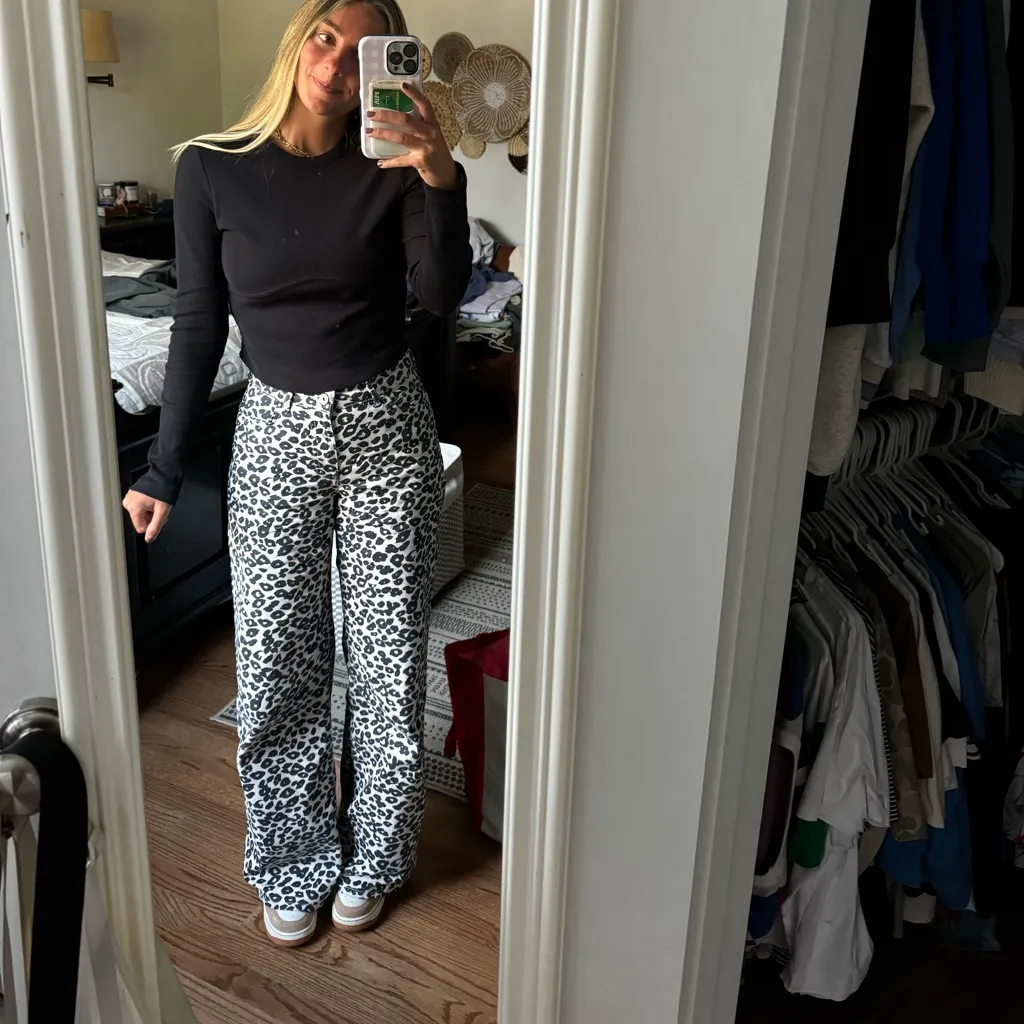 Zara Stylish Leopard Print Wide-Leg Pants - Image 2