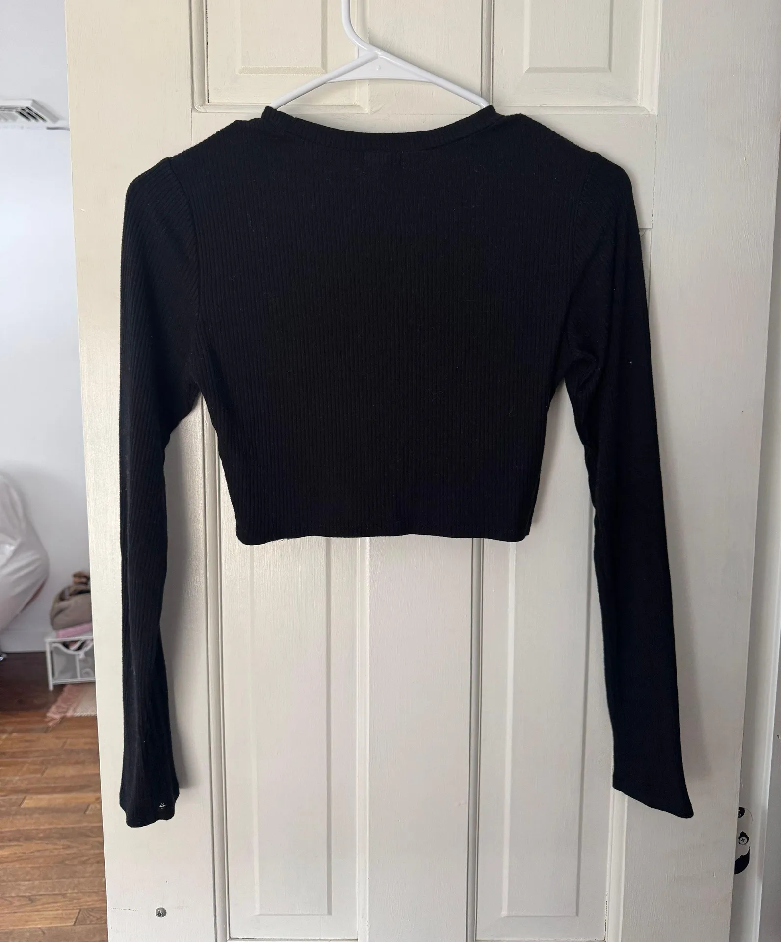 Black Long Sleeve Crop Top - Image 2