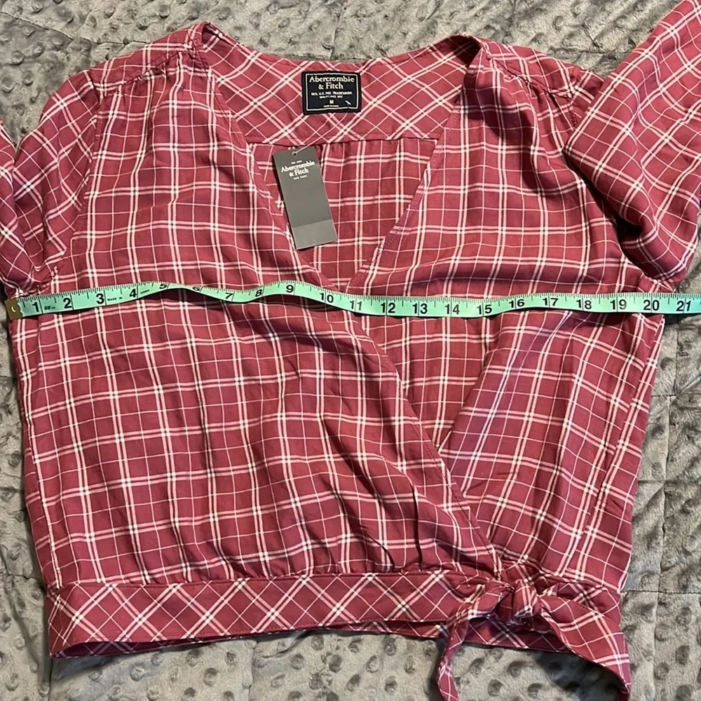 Abercrombie & Fitch medium v neck long sleeve wrap top button closure tie sides - Image 5