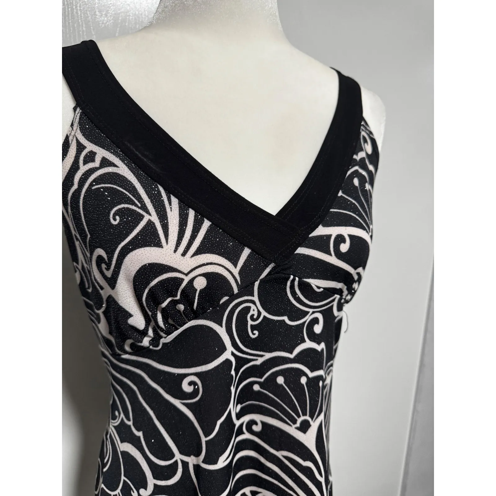 Vintage Red Bugs Black White Tank Top Sleeveless V Neck Casual Party‎ size Large - Image 2