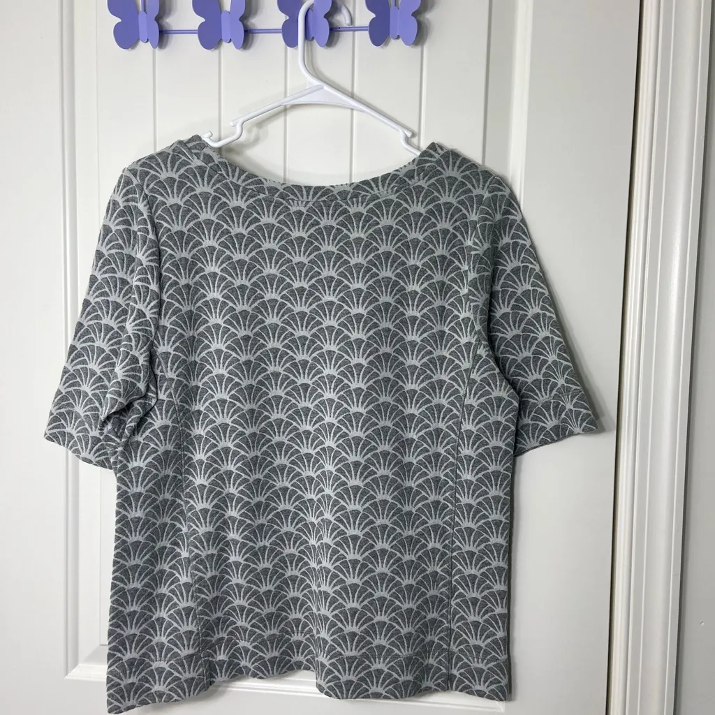 Ann Taylor LOFT women’s gray textured knit seashell pattern blouse‎ top large - Image 7