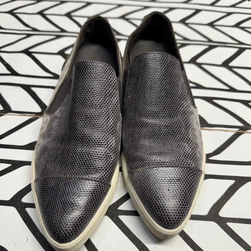 Vince Paeyre Embossed Snakeskin pointy toe slip on sneakers size 5.5 - Image 2