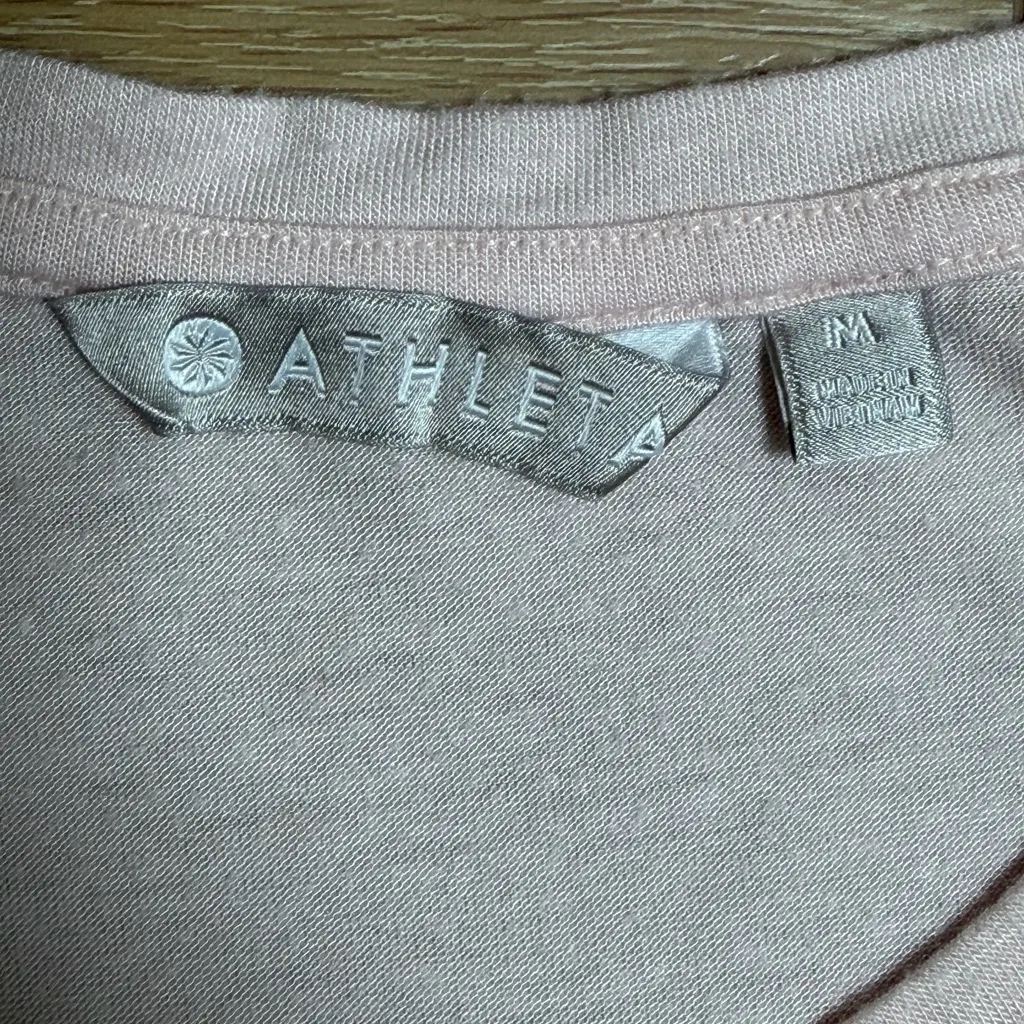 Athleta Light Pink Side Ruched Twist Tank Top Size Medium - Image 3