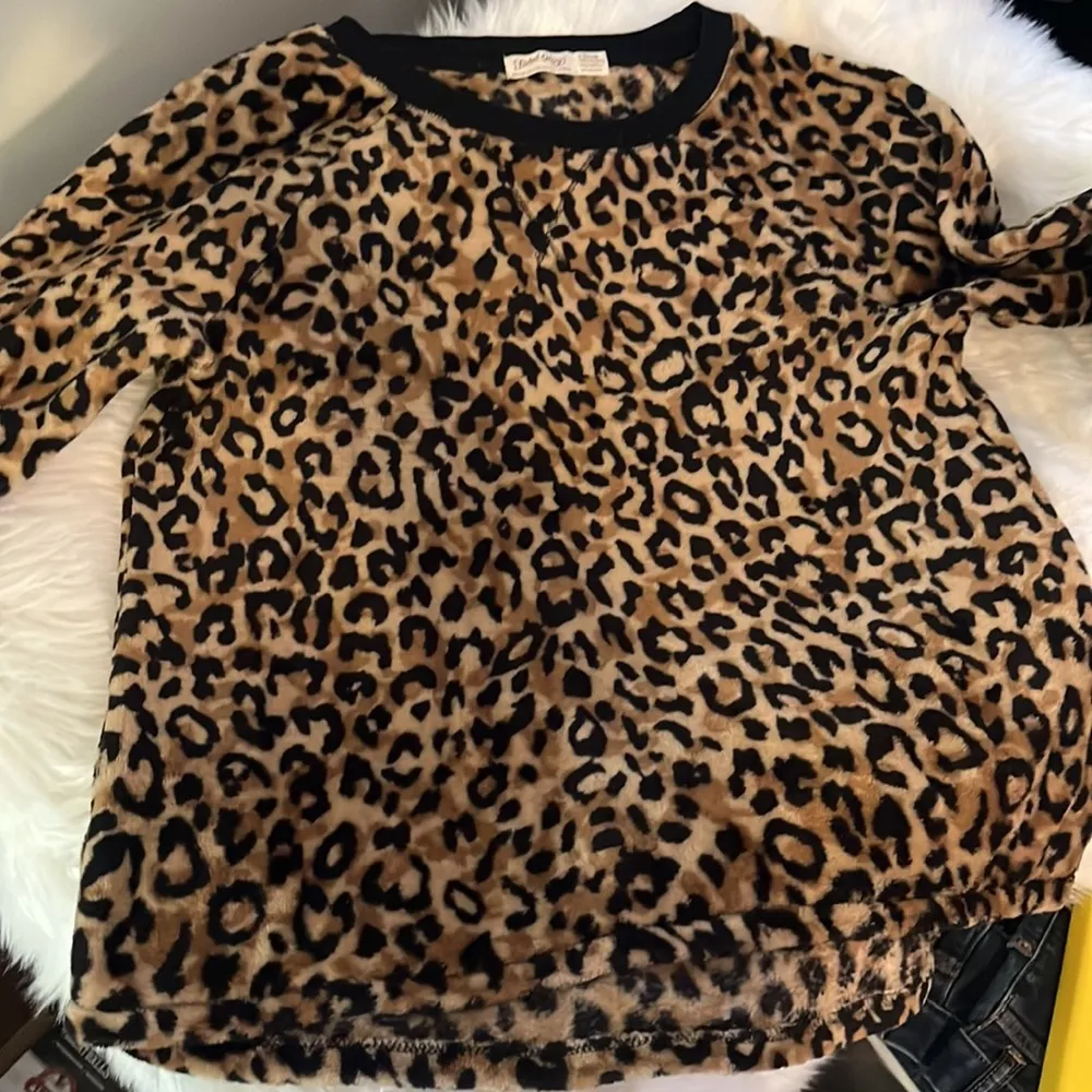 Faded Glory fuzzy leopard sweatshirt - Image 9