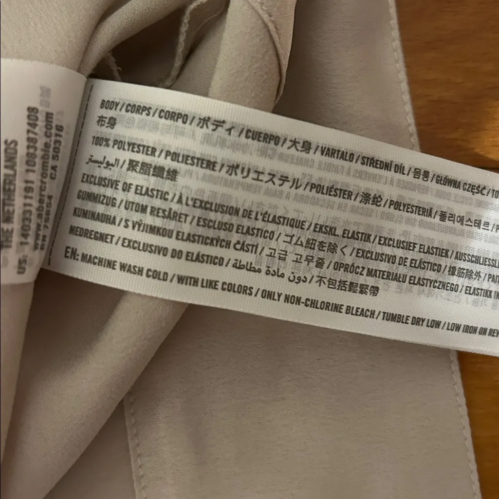 Abercrombie Cream/Beige Satin Top - Image 5