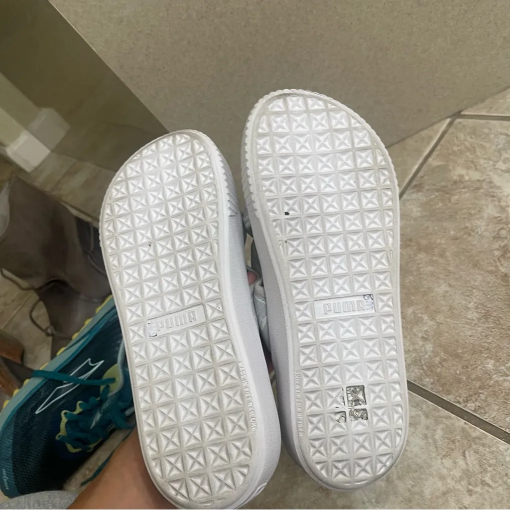 Puma Women's Size 8.5 Platform Tape Slides Cross Strap Logo Sandals White/Gray
6 - Image 7