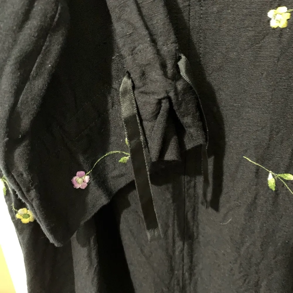 Silhouettes Blouse - Image 3