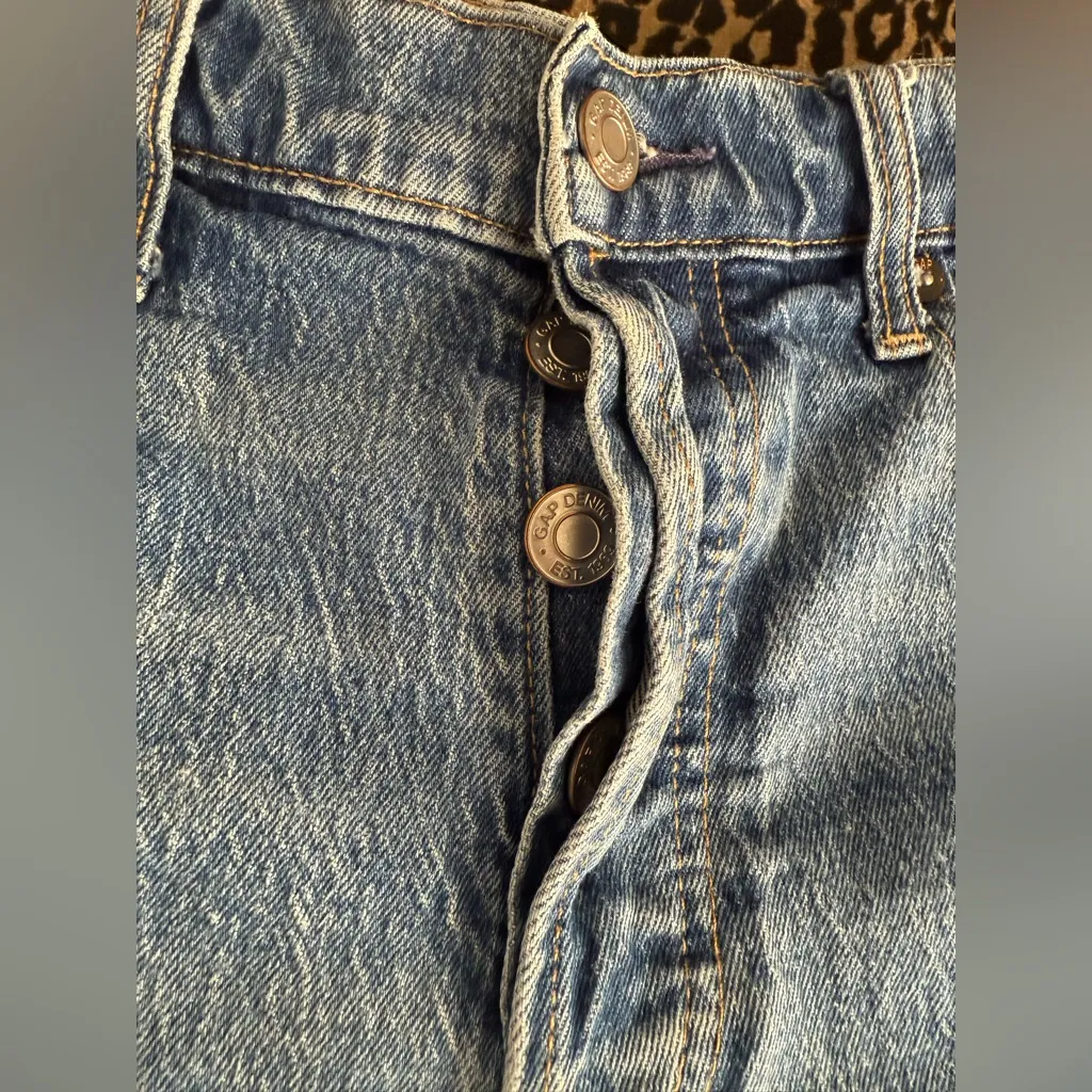 GAP Distressed Blue Jean Shorts Size 6 - Image 3