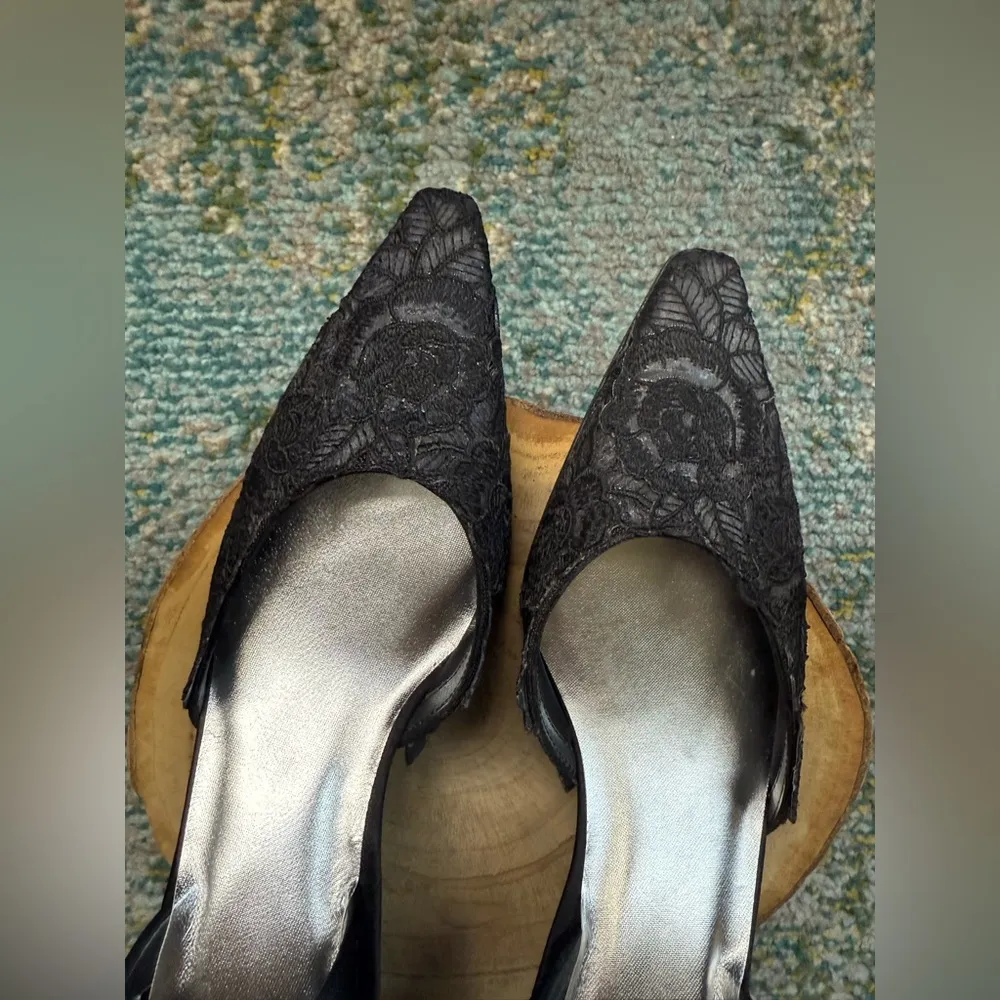 Vintage Y2K NOS Stuart Weitzman black lace slingback kitten heels, size 6.5M - Image 4