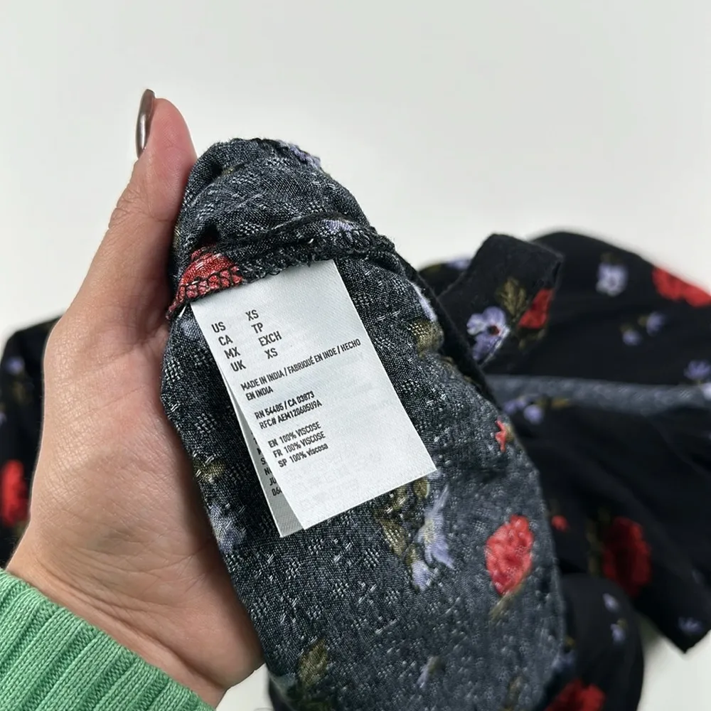 American Eagle Flowy 3/4 Sleeve Crop top Floral Size XS - Image 4