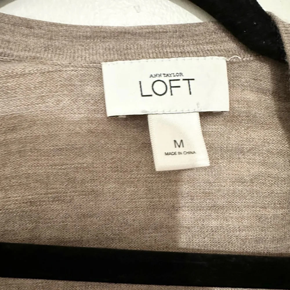 Ann Taylor Loft Tan Knit Jewel Embellished Cardigan Sweater medium - Image 5