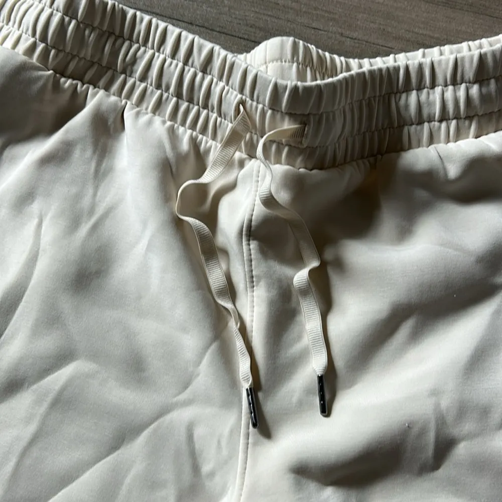 Cream Athletic Shorts with Drawstring Waist Size M - Image 2