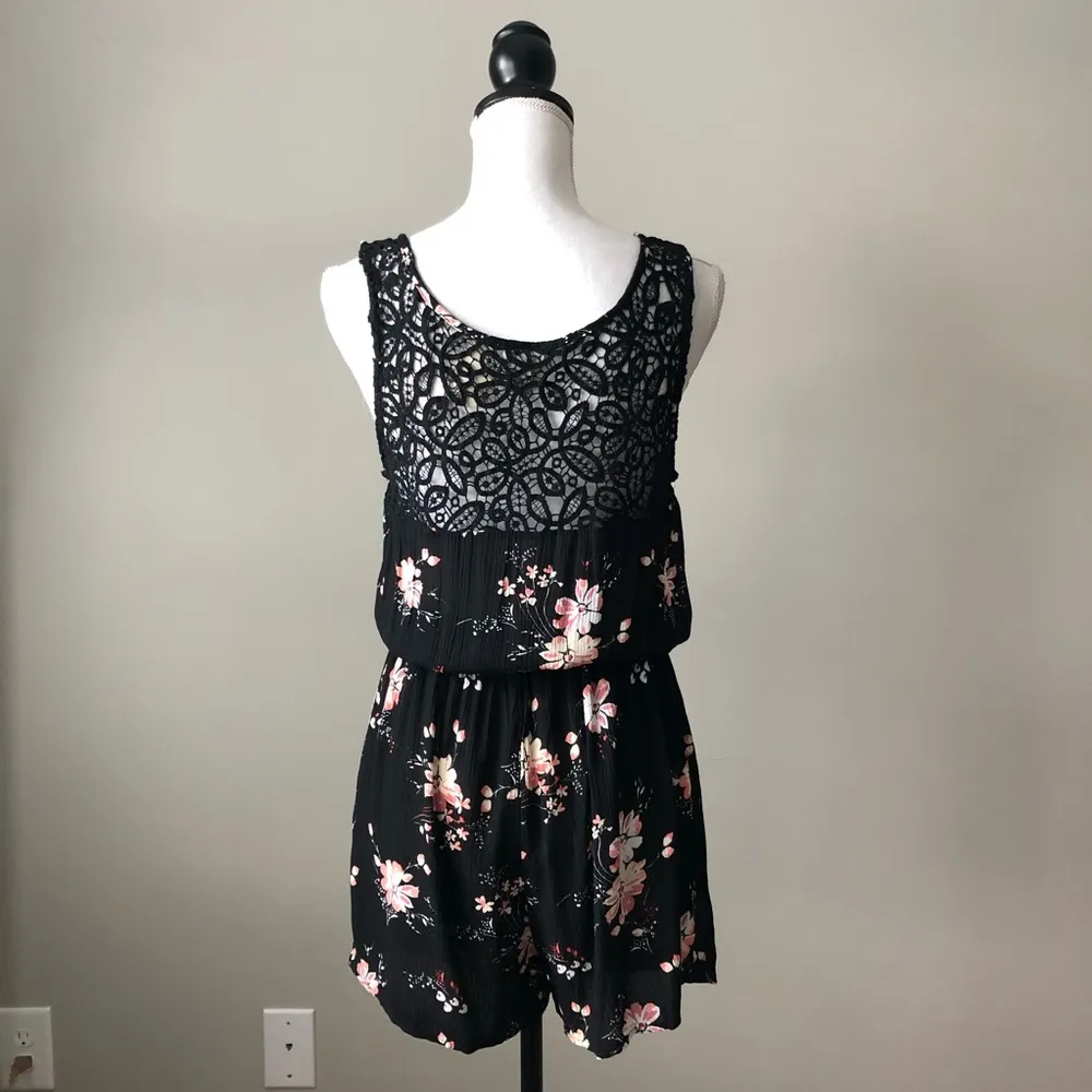 NWT Cape Juby Black Floral Romper Size S - Image 4