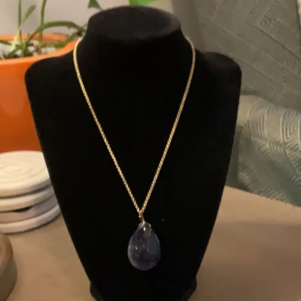 Hand Crafted teardrop gemstone on gold tone chain Blue - Image 2