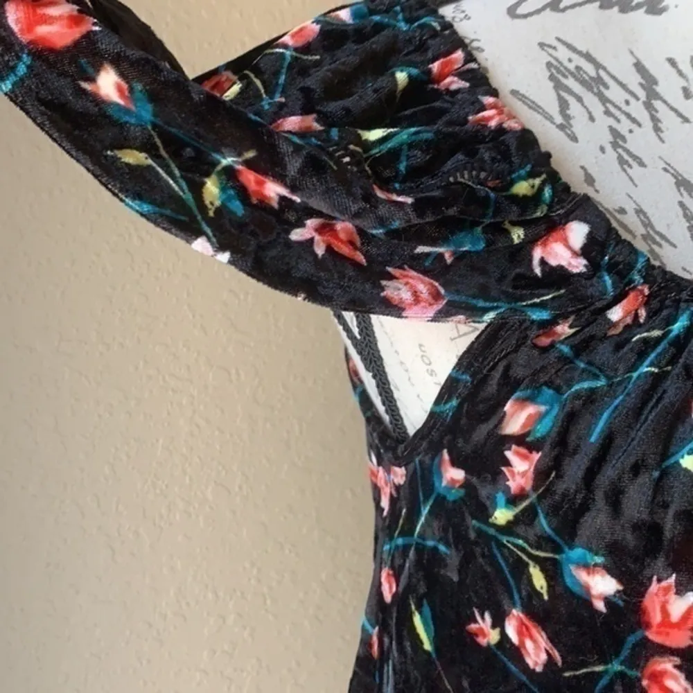 Francesca’s Blue Rain stretch velvet floral top S - Image 6