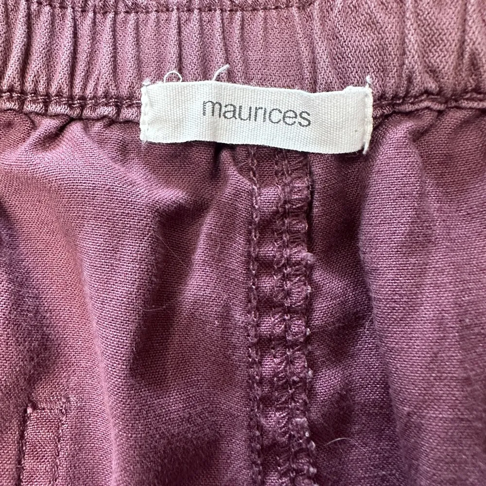 24/7 MAURICES purple maroon mid rise 4” rolled hem relaxed shorts size Large - Image 5