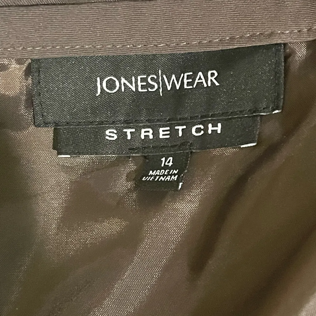 Jones Wear brown pleated bottom knee length skirt woman’s size 14 - Image 5