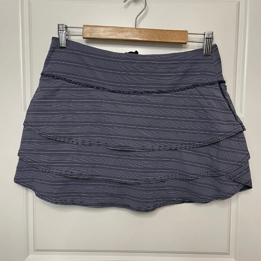 Athleta Swagger Skort Women's‎ Medium Tennis Skort Striped Polka Dot Tiered Navy - Image 4