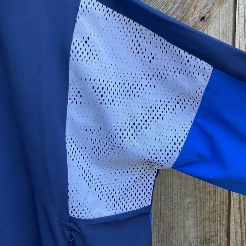 Like new Adidas lightweight zip front jacket - Image 5