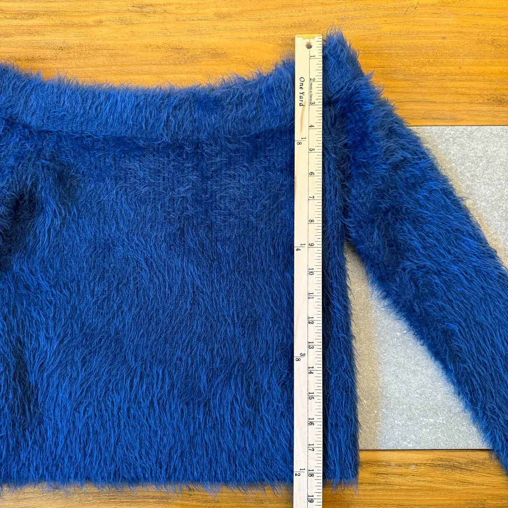 MinkPink Blue Florentine Fuzzy Off
Shoulder Sweater Cropped Eyelash Size Small - Image 9