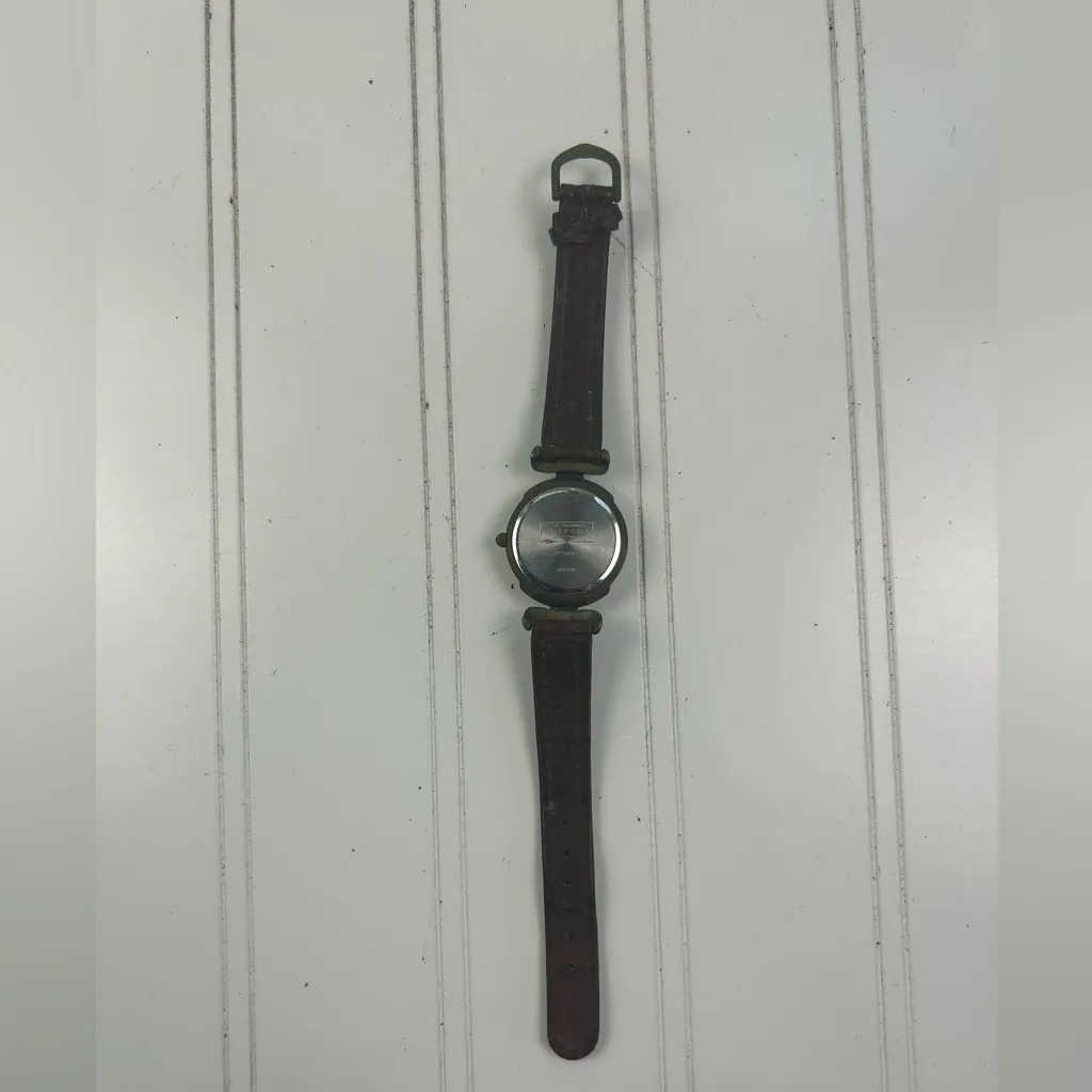 Arizona Jeans Vintage Brown Leather Strap Watch – Classic Round Dial Gold - Image 3