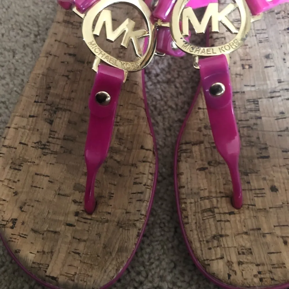 MK  Cork Flat Thong Sandals MK Logo Jelly PVC Sz. 7 Gold Hardware - Image 3