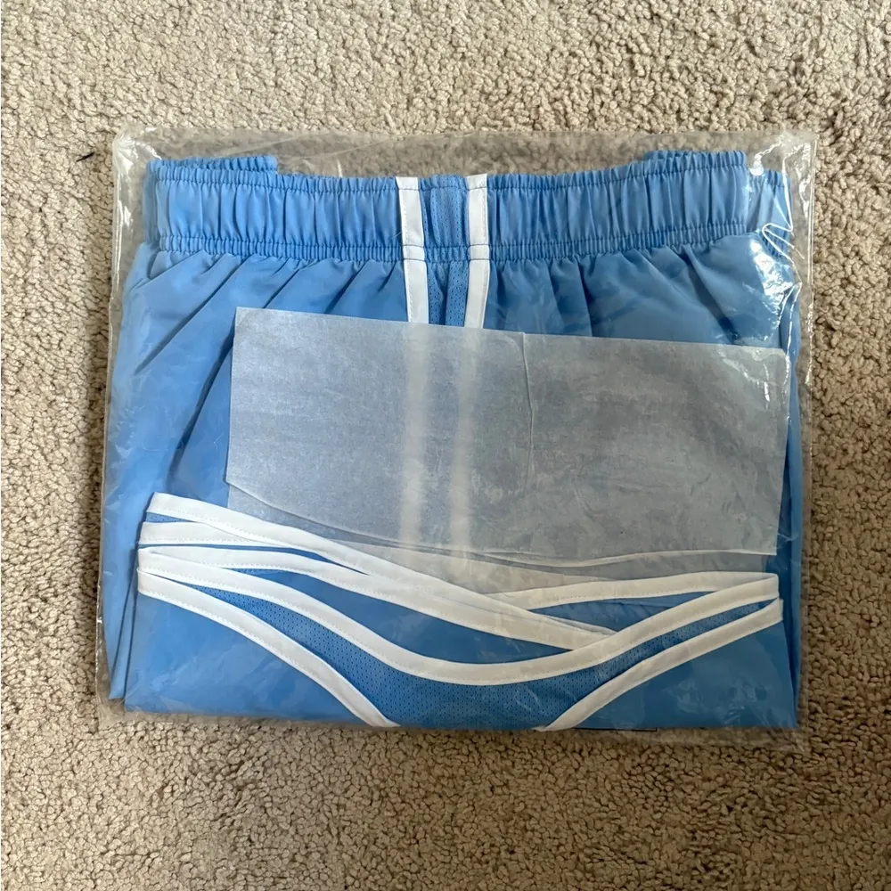 NWT Women’s Nike UNC Blue Athletic Shorts Size: L - Image 4