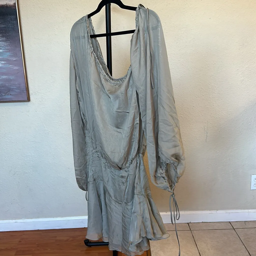 HOUSE OF CB 'Wilhelmina' Ash Green Off‎ Shoulder Dress NWOT L - Image 4