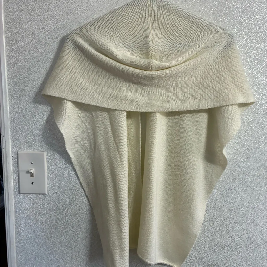 Elegant Cream Women's Shrug Sweater Size XL - Image 2