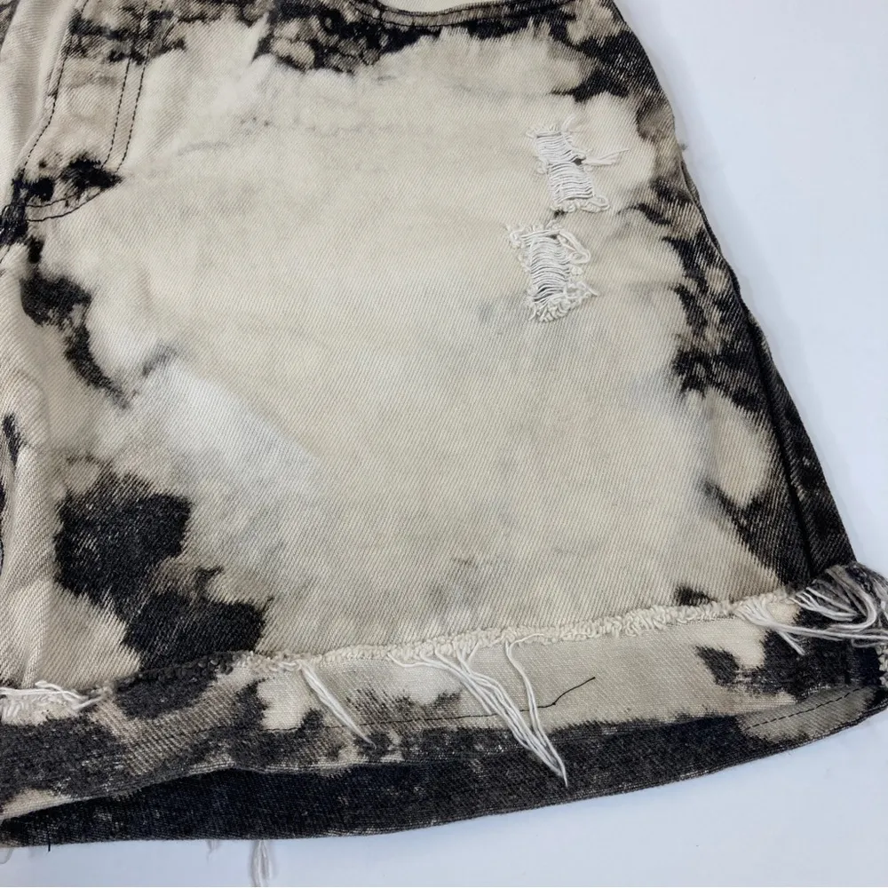 Levi's | Bleach Dye 100% Cotton Relaxed Fit Tapered Leg High Waist Jean Shorts - Image 2