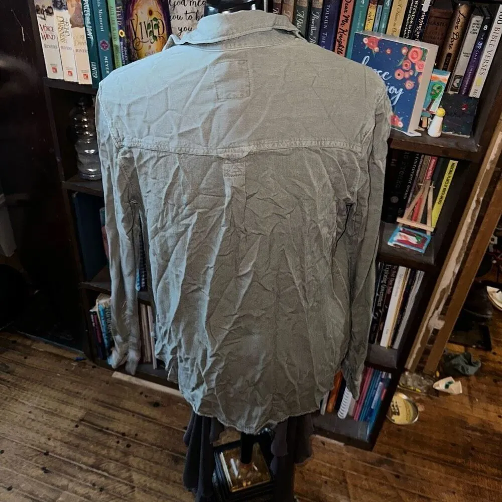 American Eagle  vintage boyfriend XS army green button down shirt - Image 3