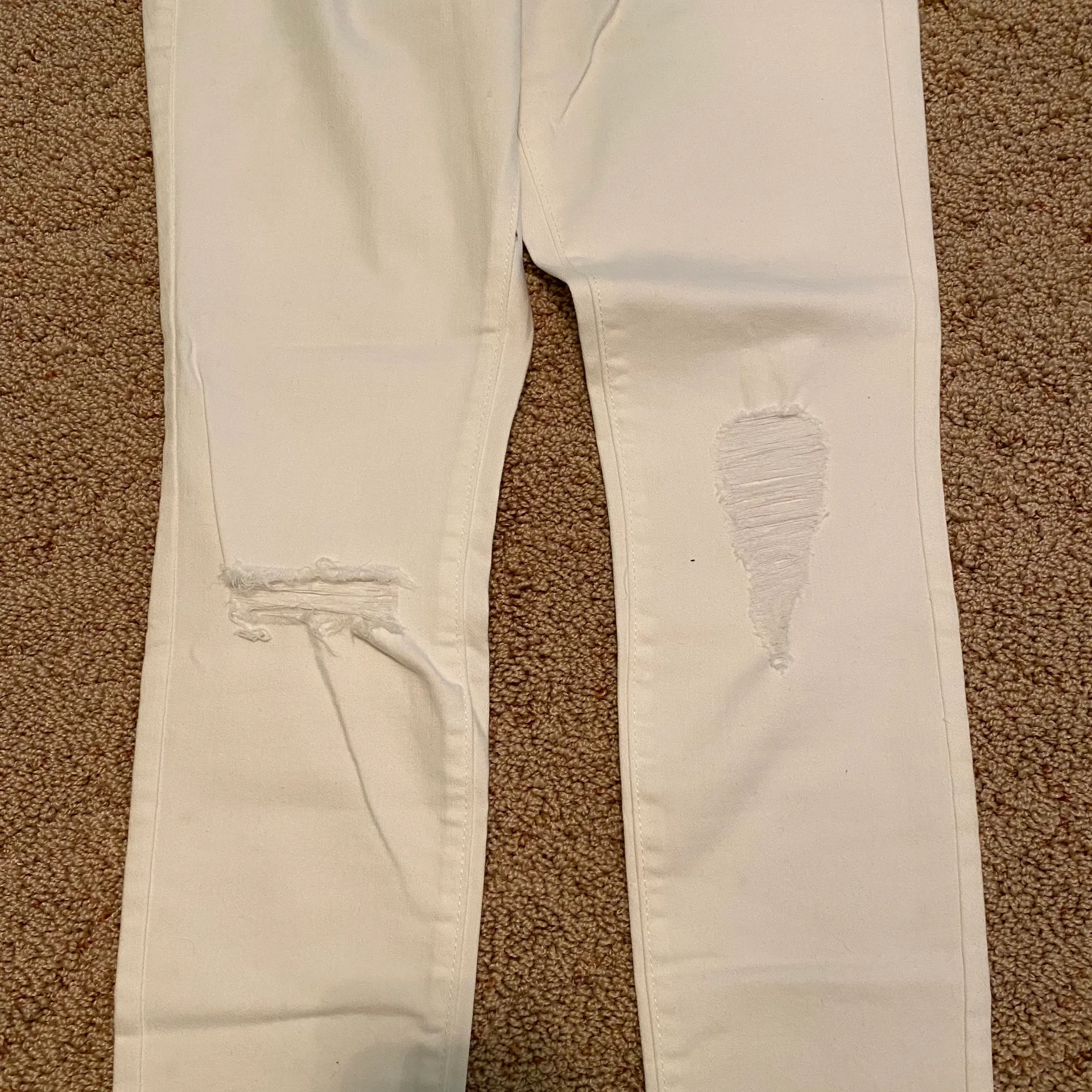 ‼️ Distressed White Skinny Jeans‼️ - Image 7