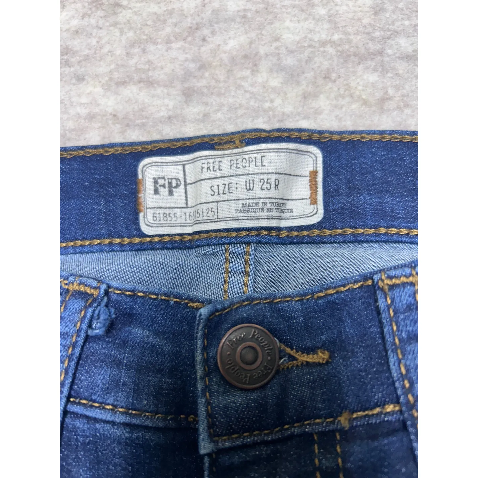 Free People Women's Jeans Size 25R‎ Dark Wash Distressed Ripped Knee Skinny - Image 3