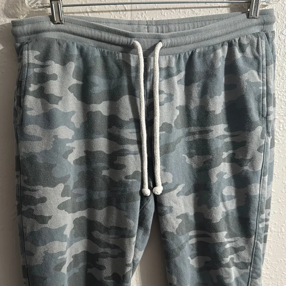 Universal Thread Camo Jogger Pants - Image 2