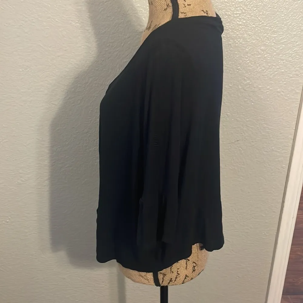 Black ribbed button down short sleeved top. Great Condition! - Image 7