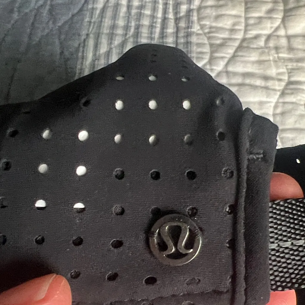 Lululemon black/reflective baller cap, NWOT - Image 5