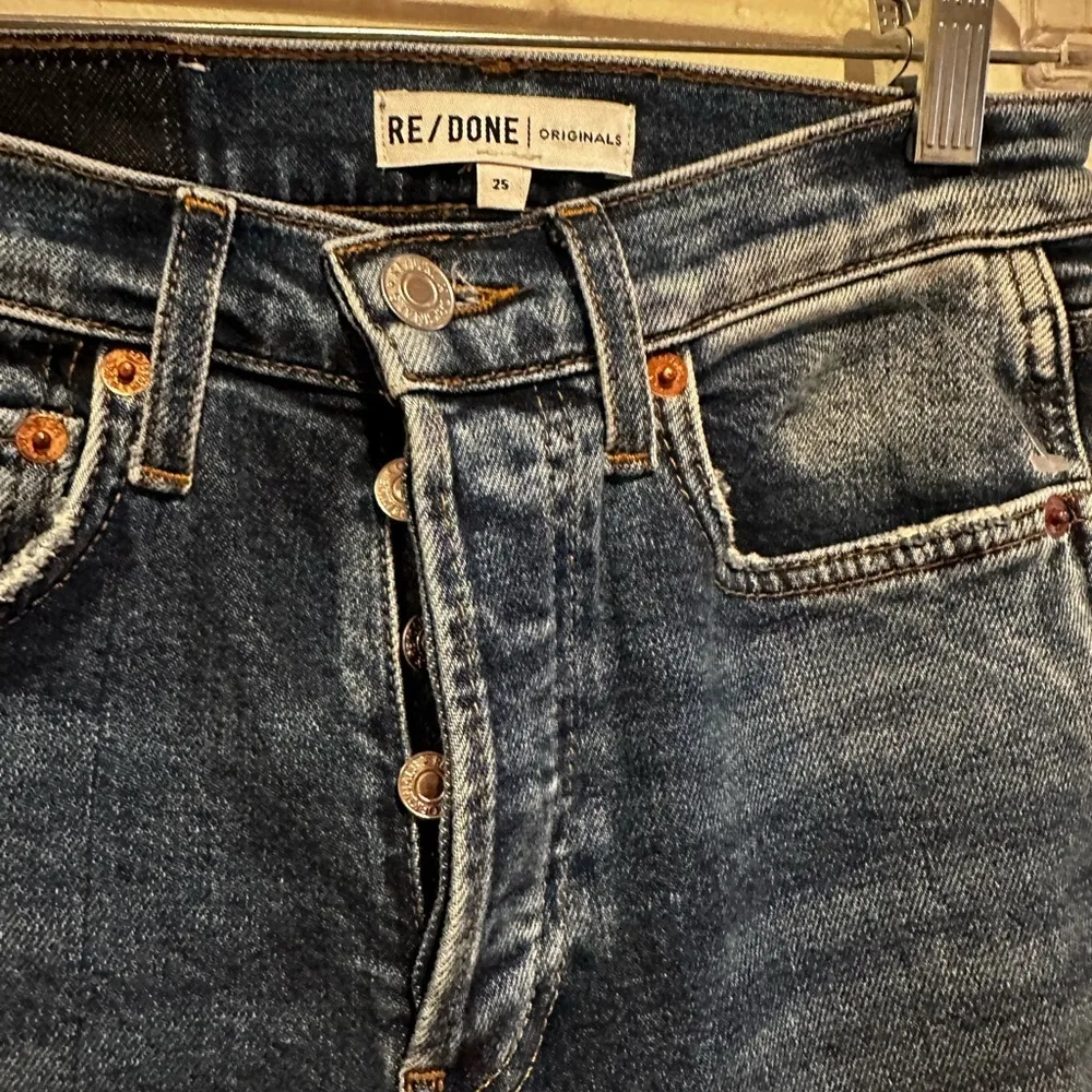 REDONE CIGARETTE RETRO STONE WASH RAW HEM HIGH RISE BUTTON FLY BLUE JEANS 25 - Image 4