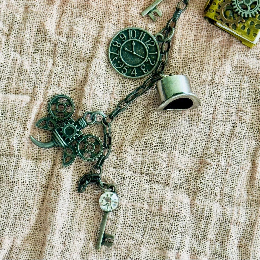 Steampunk Gear Keychain Silver - Image 3