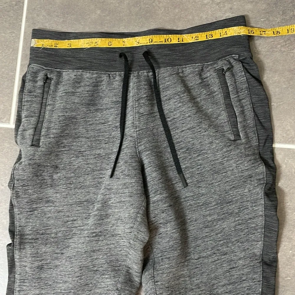 Lululemon Get Going Jogger 28.5" size 8
Heathered Core Dark Grey/Heathered Black - Image 4